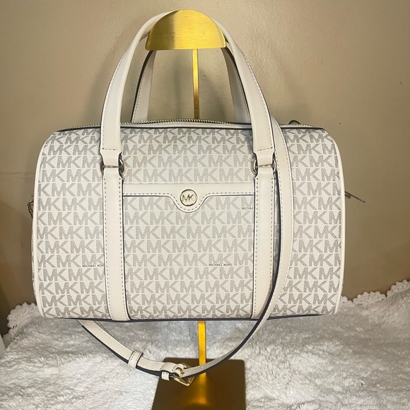 NWT Michael Kors Jet Set Travel Medium Duffle Bag - Picture 11 of 11